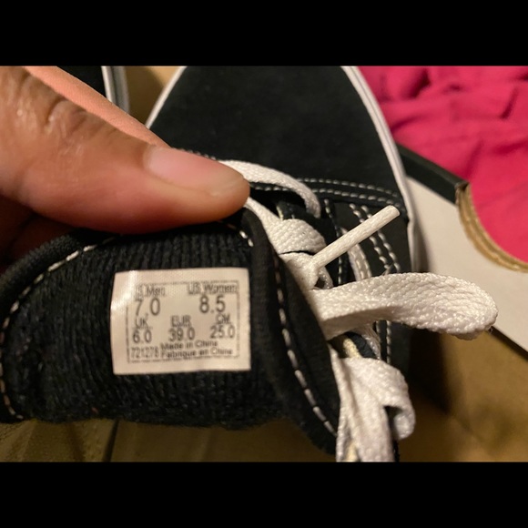 Vans - Picture 5 of 5